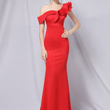 Vestido de noche largo estilo sirena con hombros descubiertos