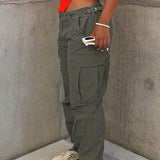 Pantalones cargo de verano con corte ajustado y piernas rectas.