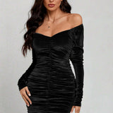 Vestido de noche de terciopelo ajustado