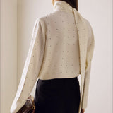 Blusa holgada con lunares y cintas, ideal para el día a día.