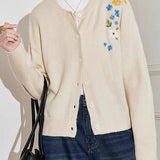 Blusa vintage de punto bordada con flores, estilo blusa floral.