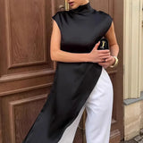 Blusa asimétrica con volantes en satén negro