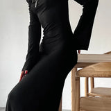 Elegante vestido largo ajustado de punto negro