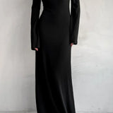 Elegante vestido largo ajustado de punto negro