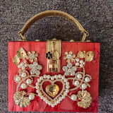 Clutch de noche con lentejuelas en forma de corazón