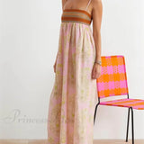 Encantador vestido midi con tirantes finos y estampado floral folklórico bosnio