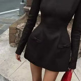 Minivestido ajustado de cintura alta con bajo anudado