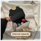 Mini bolso bandolera de piel brillante