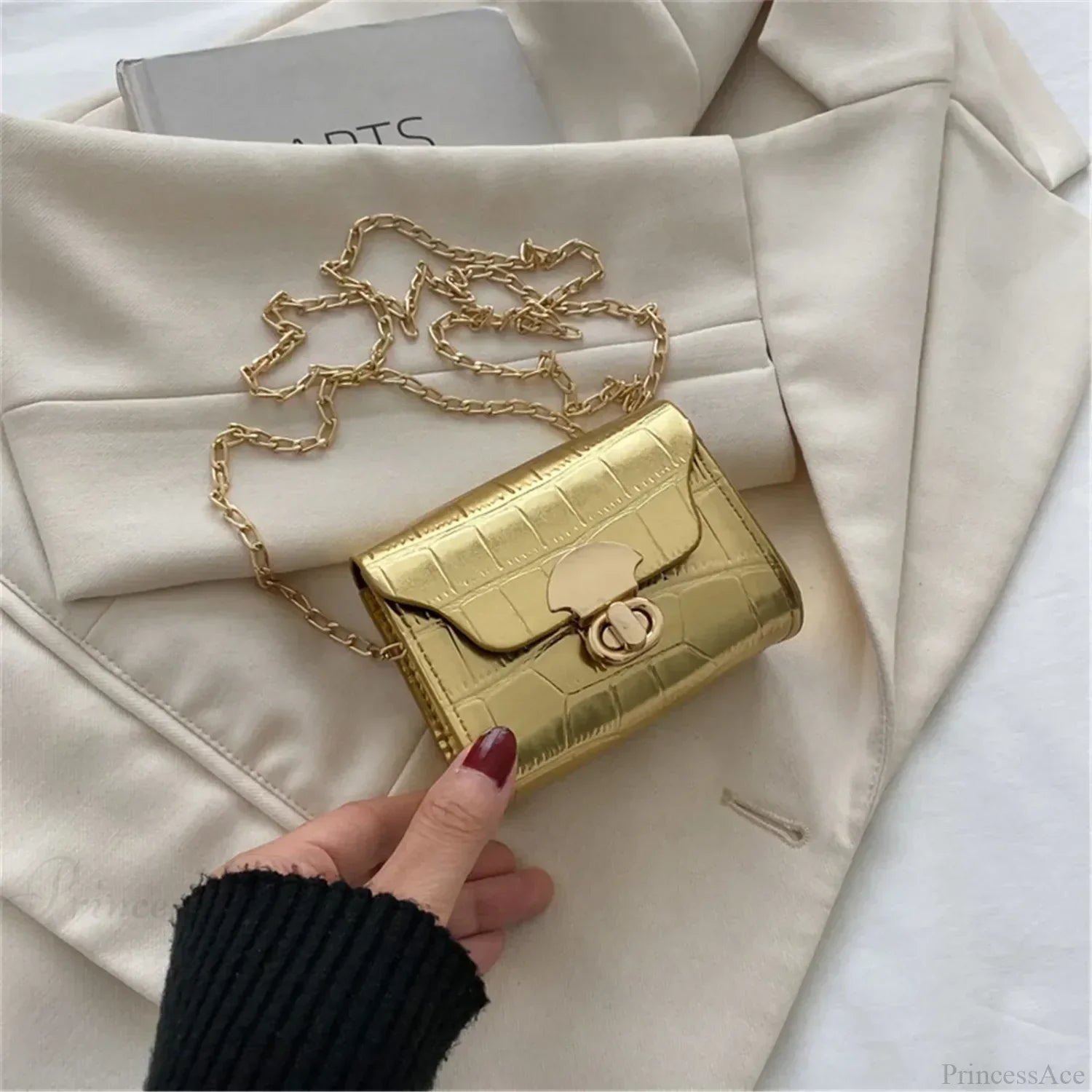 Mini bolso bandolera de piel brillante