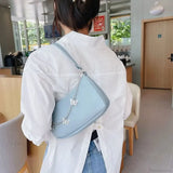 Bolso de hombro de viaje de piel sintética con cadena de mariposa.