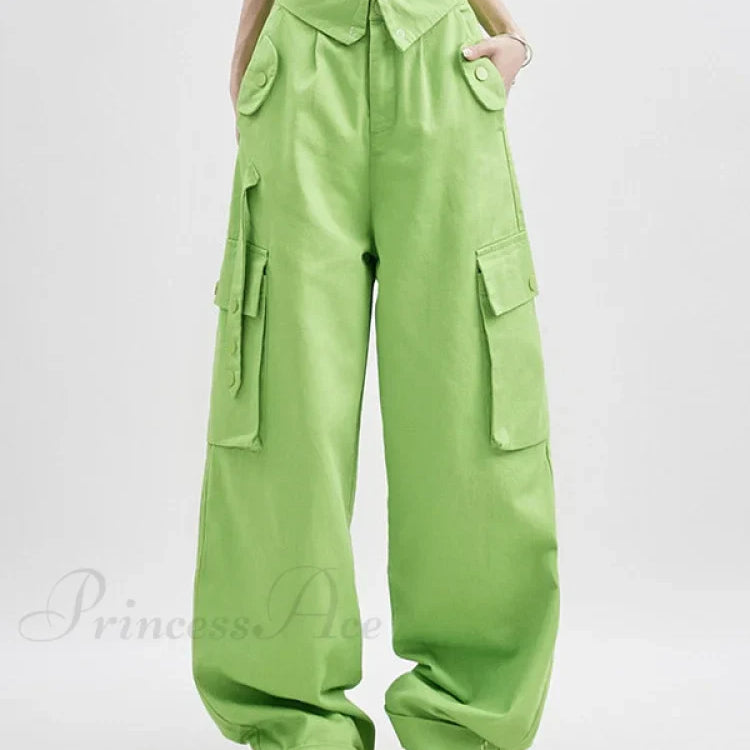 Vaqueros boyfriend verdes elegantes y holgados con botones.