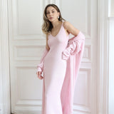 Conjunto de dos piezas: vestido de tirantes suave de punto abierto y cárdigan de manga larga