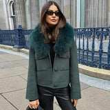 Chaqueta de lana verde con cuello de piel extraíble