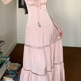 Vestido largo de satén rosa sin tirantes, con tirantes finos y lazo
