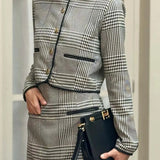 Conjunto mini de oficina de dos piezas con cuello redondo y bolsillos, estampado negro