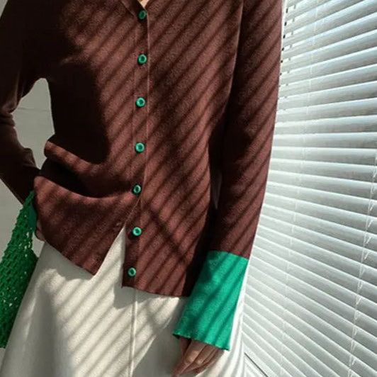 Chaleco de punto con bloques de color, mangas acampanadas y cuello en V