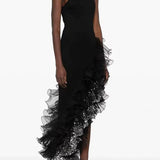 Vestido de noche asimétrico negro con volantes de malla