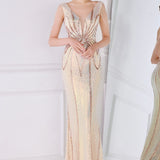 Vestido de noche sirena con lentejuelas y cuentas florales.
