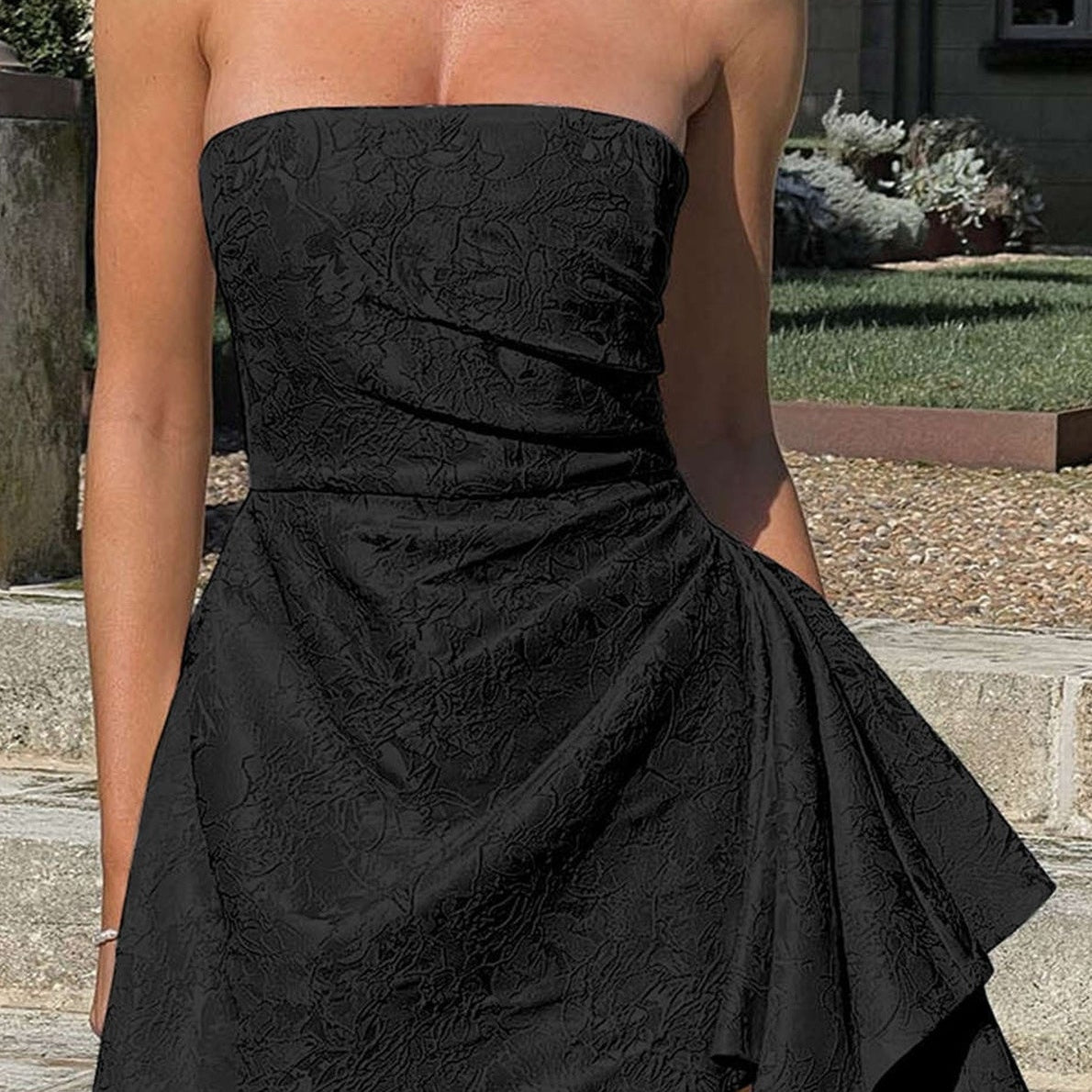 Vestido de noche mini sin tirantes de jacquard