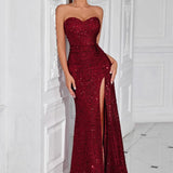 Vestido de noche largo sin tirantes con abertura