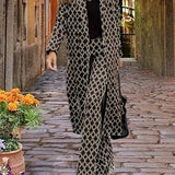 Thea - Un atuendo inusual para los amantes de la moda.
