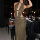 Elegante y sexy vestido largo con aberturas y pedrería, espalda abierta.