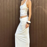 Vestido largo sin espalda con recortes florales en 3D y cuello halter