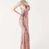 Vestido maxi sirena con lentejuelas y tirantes cruzados, escote en pico.