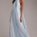 Elegante vestido de noche largo azul claro con cuello halter