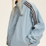Chaqueta reversible con cuello alto y bloques de color.