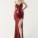 Vestido maxi sirena con lentejuelas y tirantes cruzados, escote en pico.