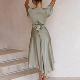 Laura - Hermoso vestido con hombros y dobladillo inusuales.