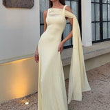 Elegante vestido largo con tirantes tipo chal y cinturón liso.