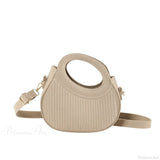 Bolso de hombro casual para mujer, color caramelo, con asa superior.