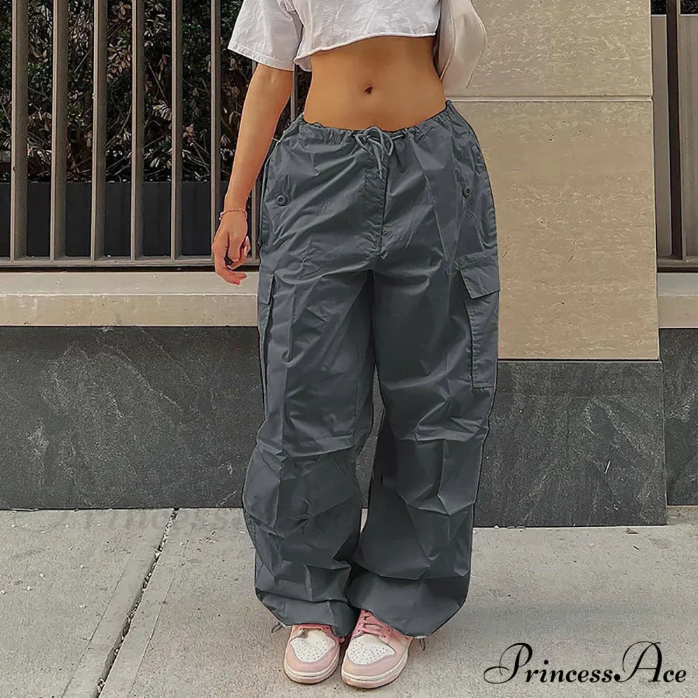 Pantalones cargo de pierna recta con piernas anchas y sueltas, estilo casual.