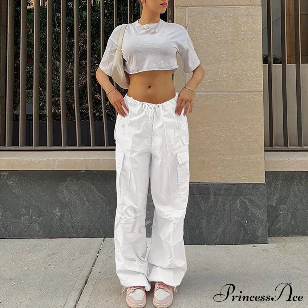 Pantalones cargo de pierna recta con piernas anchas y sueltas, estilo casual.