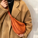 Bolso bandolera estilo hobo de diseño informal en nailon