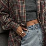 Blusa informal a cuadros con puños vueltos