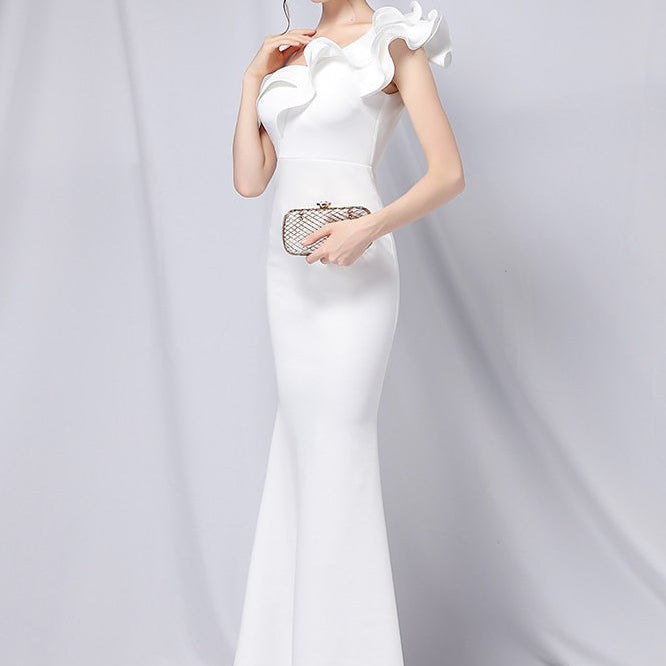 Vestido de noche largo estilo sirena con hombros descubiertos