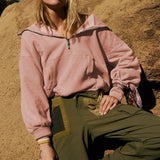 Sudadera corta lisa con cordón, estilo deportivo.