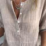 Top de mujer – Corte holgado – Tejido transpirable – Cuello redondo – Mangas con volantes – Botones delanteros