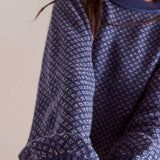 Sudadera oversize con cuello redondo y paneles de lunares.