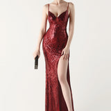 Vestido maxi sirena con lentejuelas y tirantes cruzados, escote en pico.