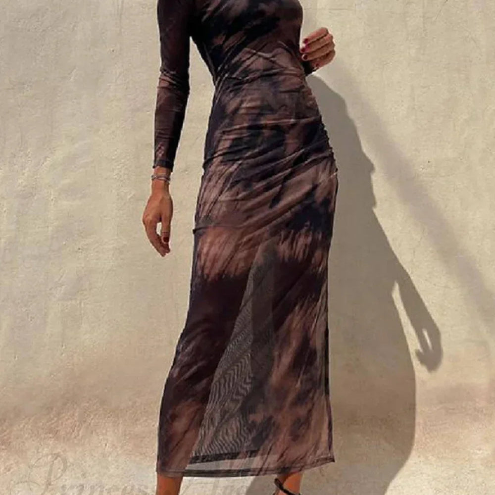 Vestido midi elástico fruncido de manga larga Charm Lady con un moderno estampado tie-dye y paneles de malla