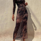 Vestido midi elástico fruncido de manga larga Charm Lady con un moderno estampado tie-dye y paneles de malla