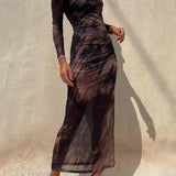 Vestido midi elástico fruncido de manga larga Charm Lady con un moderno estampado tie-dye y paneles de malla