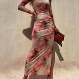 Vestido midi elástico fruncido de manga larga Charm Lady con un moderno estampado tie-dye y paneles de malla