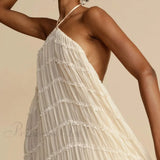 Encantador vestido midi con cintura plisada y cordón, elegante y con volantes, cuello halter.