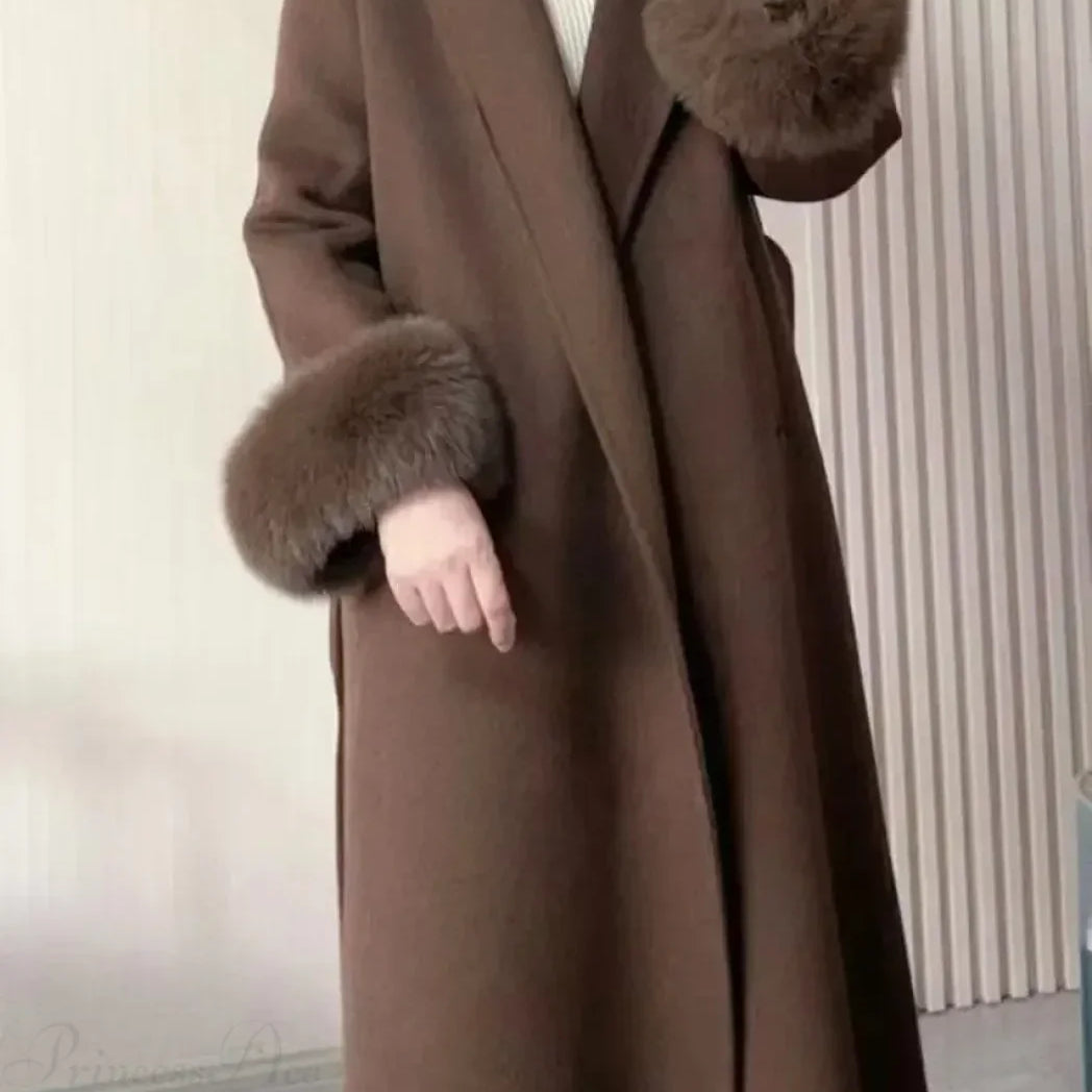 Elegante abrigo de lana marrón
