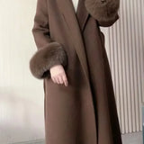 Elegante abrigo de lana marrón